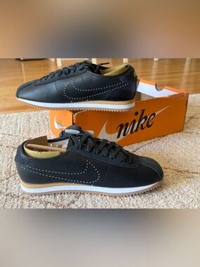 Nike Cortez Leather Women’s 8 Black Gum Perforated Swoosh Sneakers New
